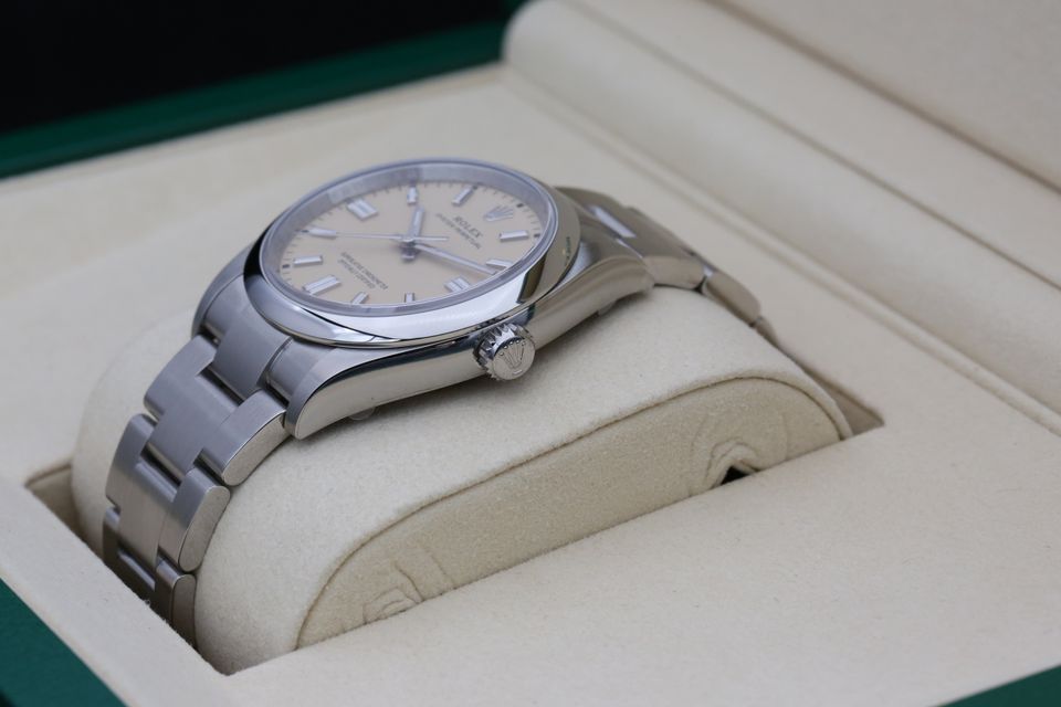 Rolex Oyster Perpetual 126000 Image 6